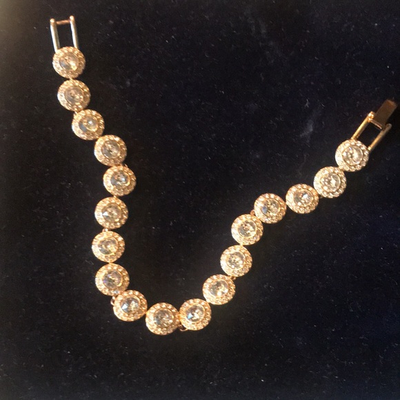 Authentic signed Swarovski Crystals Rose gold Angelic bracelet and ring 55 set. - Picture 8 of 12